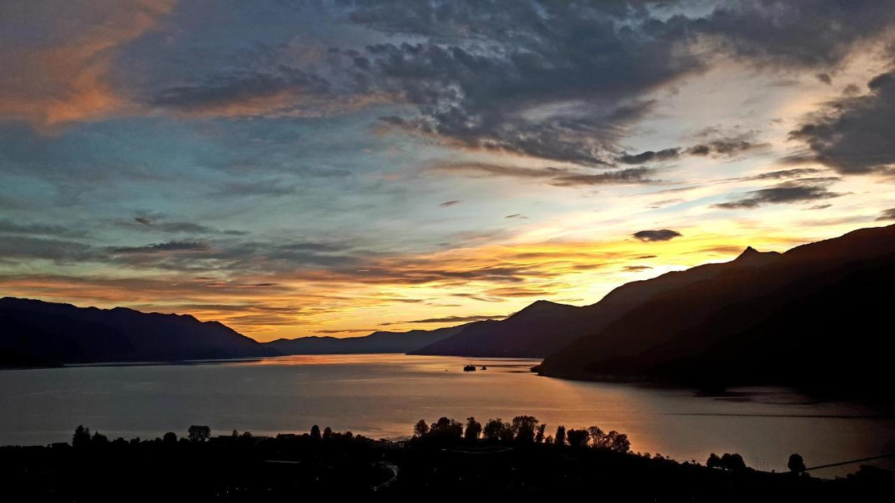Sole & Lago-Lake Maccagno Buitenkant foto