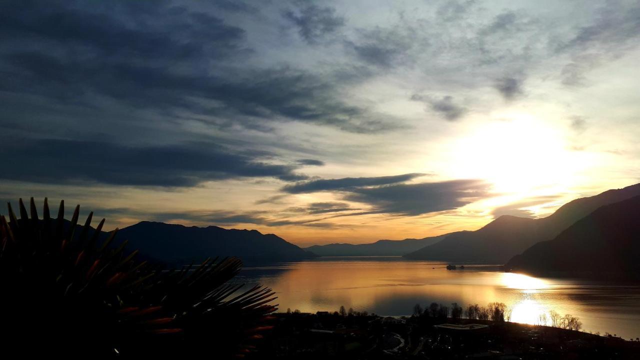 Sole & Lago-Lake Maccagno Buitenkant foto