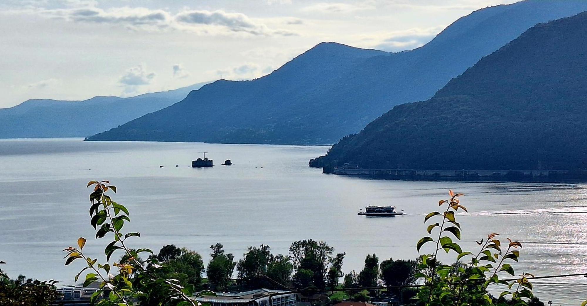Sole & Lago-Lake Maccagno Buitenkant foto