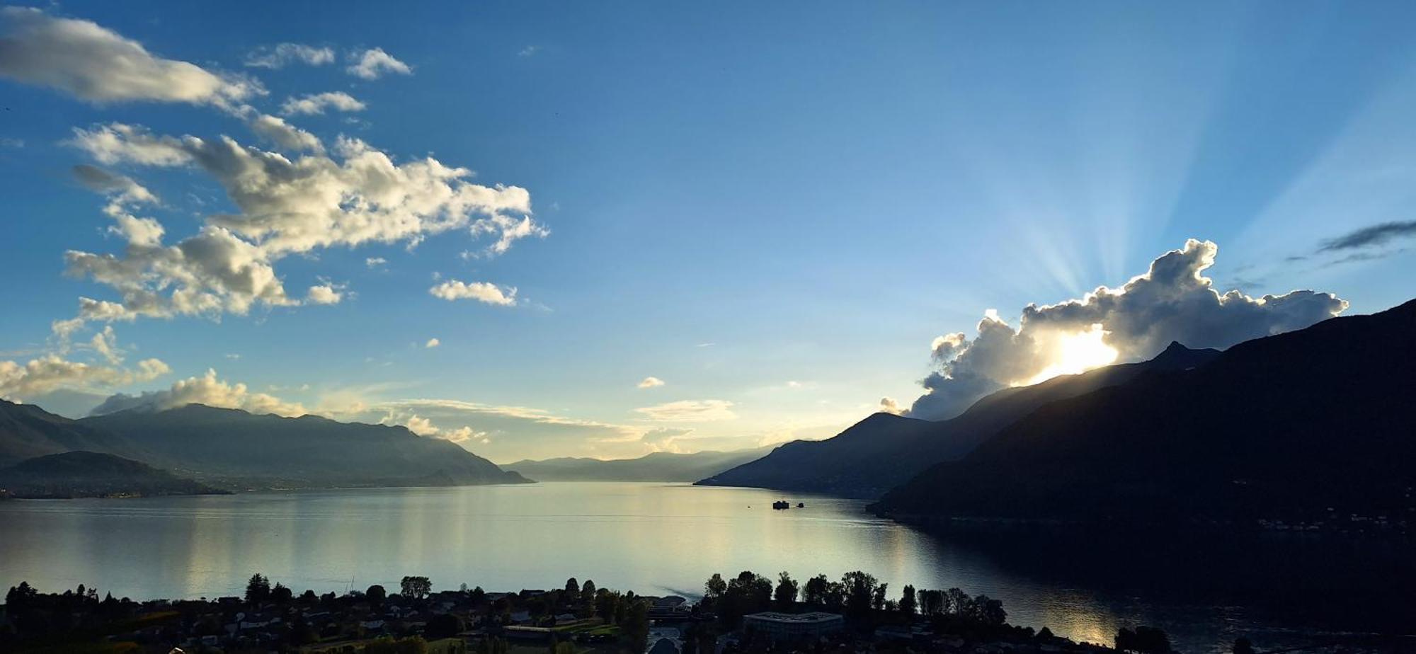 Sole & Lago-Lake Maccagno Buitenkant foto